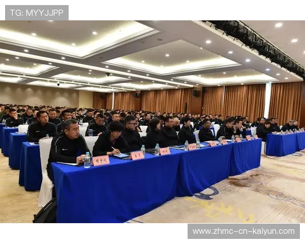 足球裁判在基层推广中设立评优激励、轮训与导师带教并重机制,足球裁判员规则